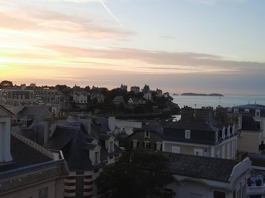 Le Jacaranda-A 2 Min De La Plage, Hyper Centre De Dinard, Vue Mer De La Fenetre Экстерьер фото